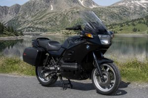 Tout savoir sur la bmw k1100rs : caractéristiques, entretien et conseils d’achat